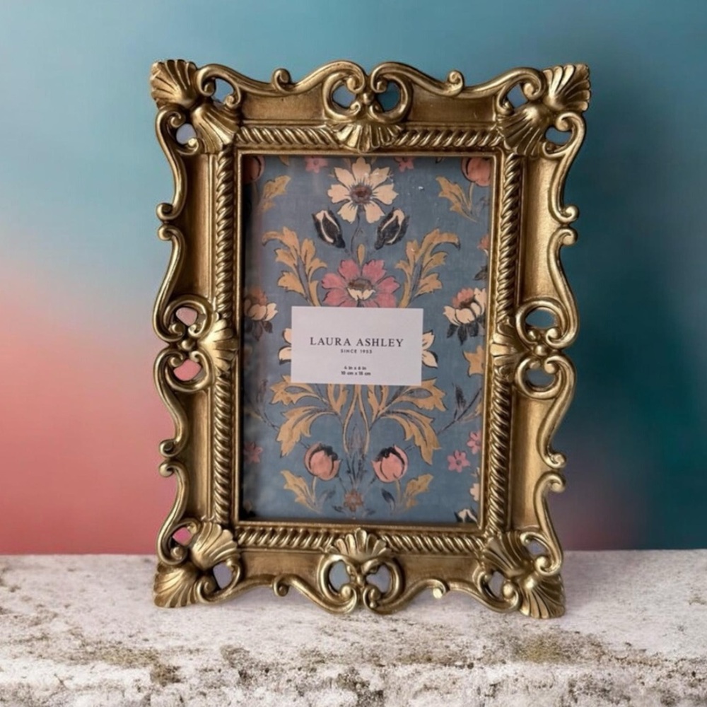 Laura Ashley Elegant Gold ornate Picture Frame for 4”x6” photo